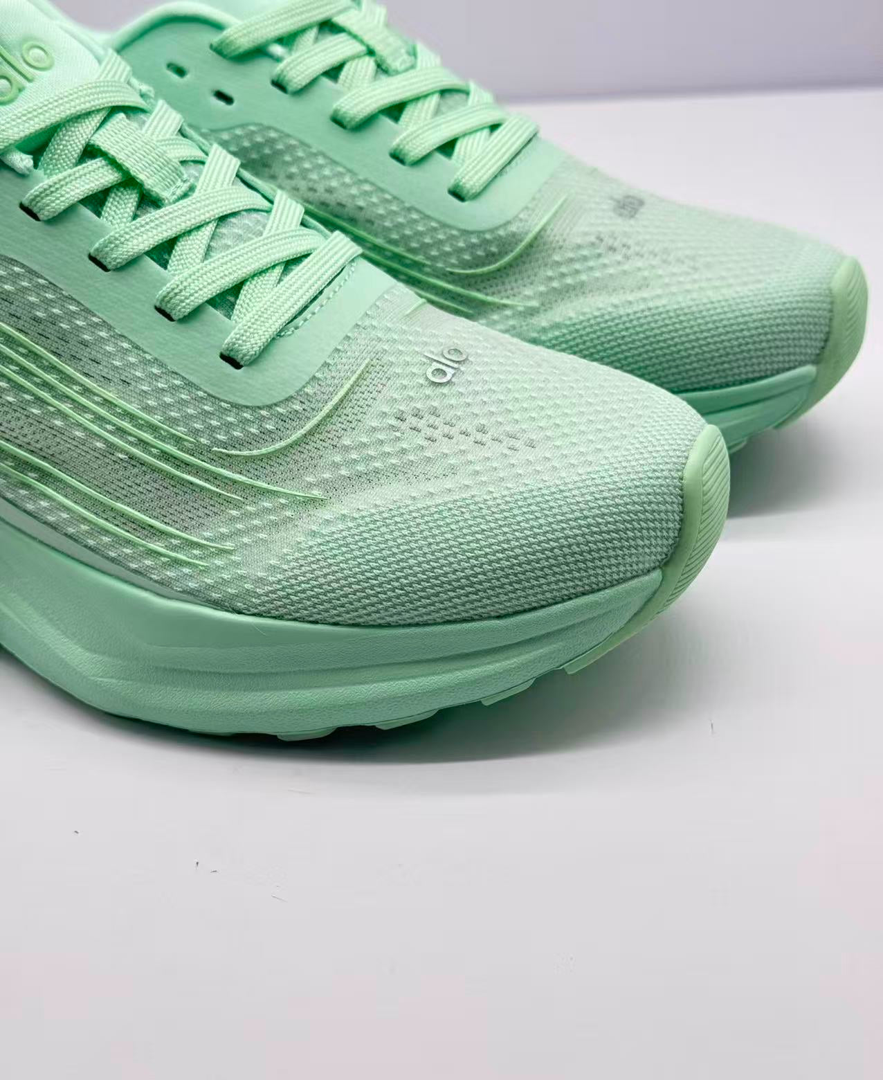 ALO running Light green shoes