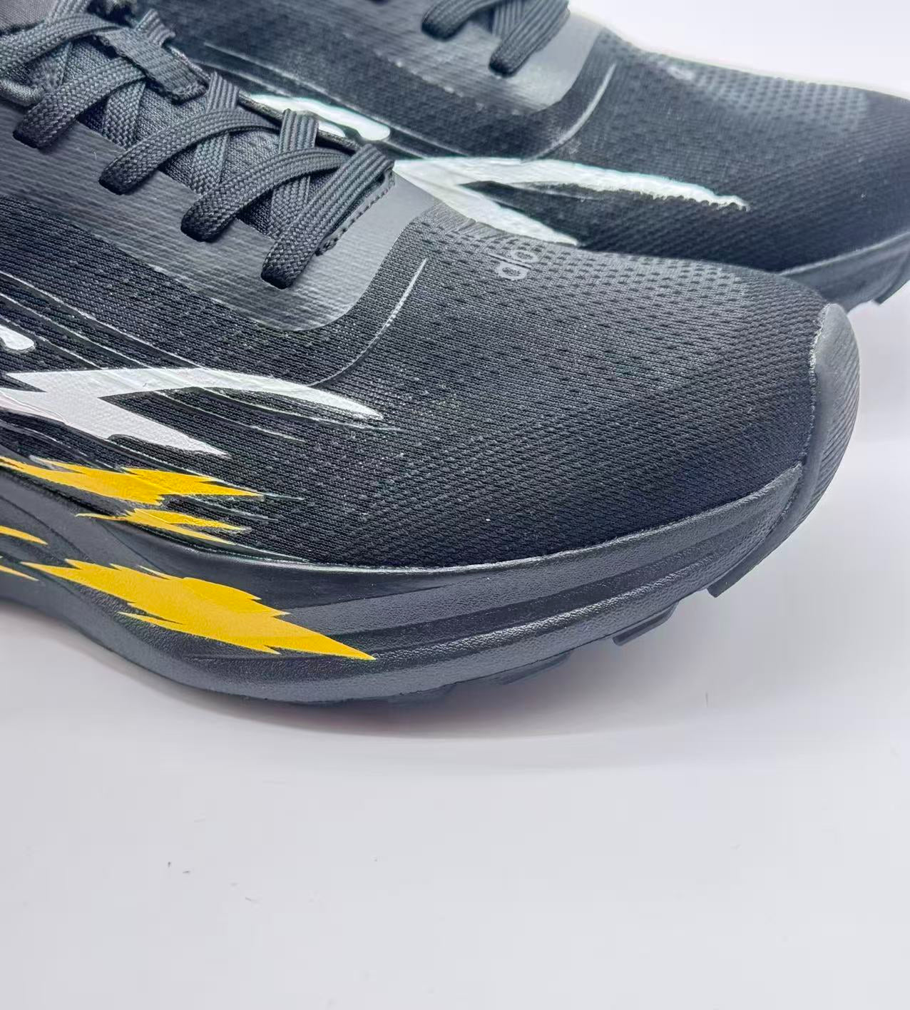 ALO running Blackyellow graffiti shoes
